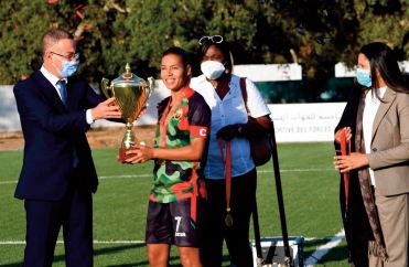 L'AS FAR reçoit leTrophée du championnat national de première division L'AS FAR reçoit leTrophée du championnat national de première division