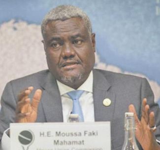 Sécurité sanitaire : La solidarité agissante de S.M le Roi envers les pays africains hautement saluée par le Président de la Commission de l'UA
