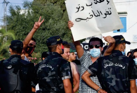 Le Premier ministre tunisien prêt à céder le pouvoir Le Premier ministre tunisien prêt à céder le pouvoir