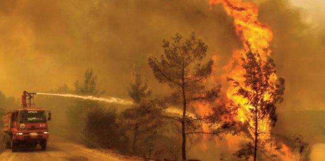 Le feu aux portes d' une centrale thermique Le feu aux portes d' une centrale thermique