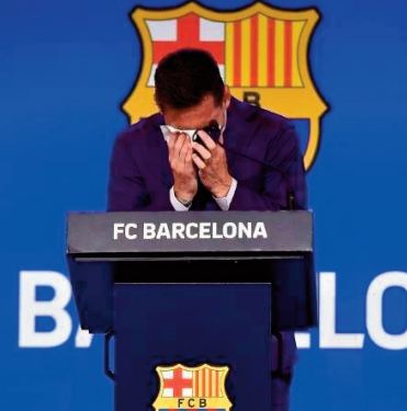 En larmes, Messi dit adieu au Barça et se rapproche du PSG