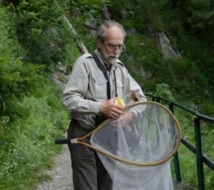 Dans les montagnes du Pakistan, il s'en va à la chasse aux papillons Dans les montagnes du Pakistan, il s'en va à la chasse aux papillons
