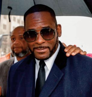 R. Kelly dépeint en “ prédateur ” sexuel au premier jour de son procès