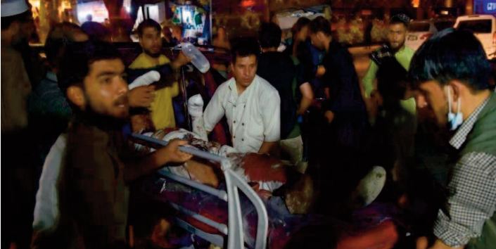 A l'aéroport de Kaboul, des rêves d'Occident noyés dans un bain de sang A l'aéroport de Kaboul, des rêves d'Occident noyés dans un bain de sang