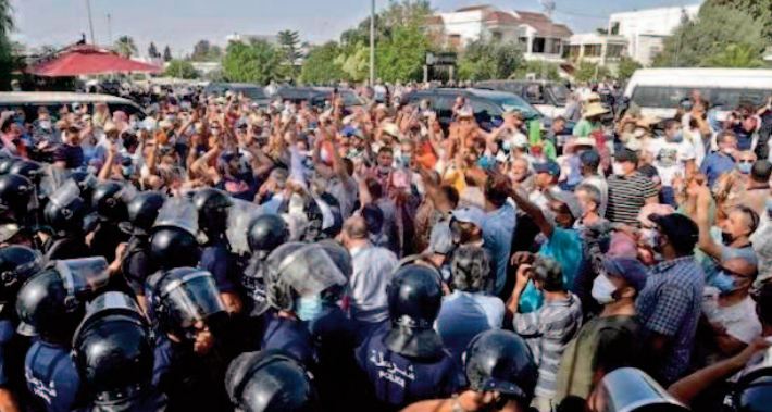 Un homme se tue en s'immolant par le feu en plein Tunis Un homme se tue en s'immolant par le feu en plein Tunis