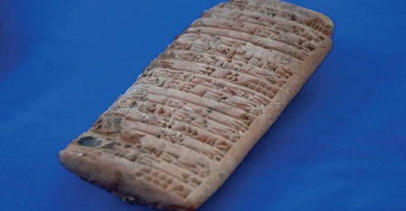 Restitution à l’Irak de la tablette de Gilgamesh vieille de 3.500 ans Restitution à l’Irak de la tablette de Gilgamesh vieille de 3.500 ans