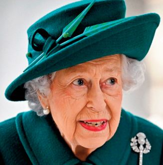 Elizabeth II "trahie par ses enfants"