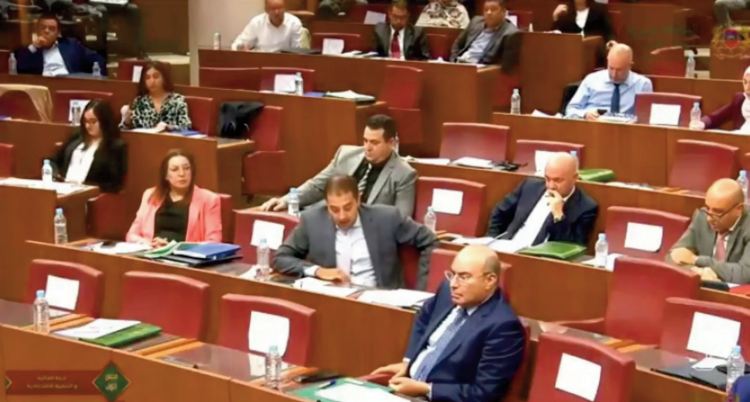 Un projet dominé par l’ approche financière du marché et par le souci des équilibres financiers et, de ce fait, incapable de poser les jalons d’ une véritable politique sociale Un projet dominé par l’ approche financière du marché et par le souci des équilibres financiers et, de ce fait, incapable de poser les jalons d’ une véritable politique sociale