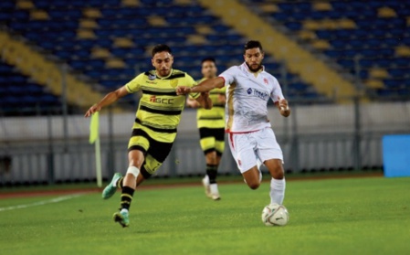 Botola Pro D1: Le coude à coude entre le WAC et le Raja est lancé pour de bon Botola Pro D1: Le coude à coude entre le WAC et le Raja est lancé pour de bon