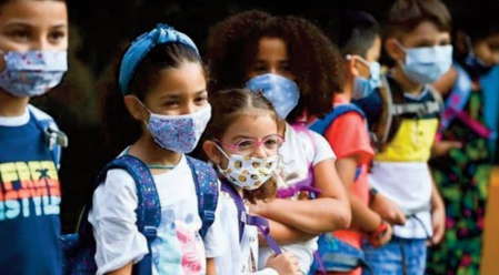Le port du masque à l'école primaire à nouveau obligatoire en France Le port du masque à l'école primaire à nouveau obligatoire en France