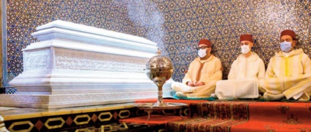 S.M le Roi commémore l'anniversaire de la disparition de Feu S.M le Roi Hassan II S.M le Roi commémore l'anniversaire de la disparition de Feu S.M le Roi Hassan II