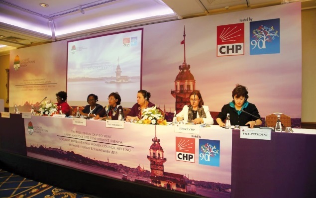 A Istanbul, l’ISF recommande la parité dans les Objectifs du millénaire et rend justice aux femmes du Printemps arabe A Istanbul, l’ISF recommande la parité dans les Objectifs du millénaire et rend justice aux femmes du Printemps arabe