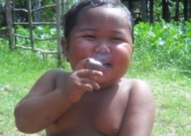 Insolite : Un enfant accro Insolite : Un enfant accro