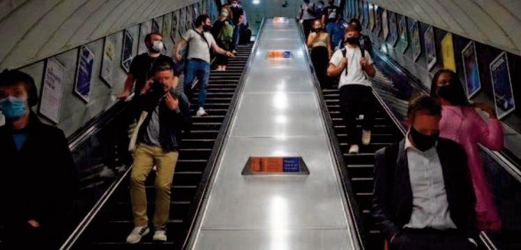 Pour contrer le variant Omicron: Londres décide de nouvelles restrictions Pour contrer le variant Omicron: Londres décide de nouvelles restrictions