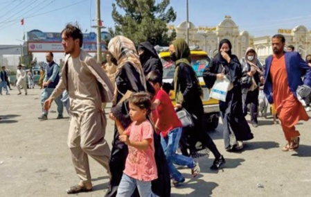 L'Afghanistan, de nouveau taliban, au bord du gouffre humanitaire