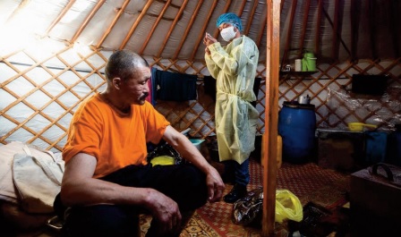 En Mongolie, le long chemin à travers la steppe pour vacciner les bergers En Mongolie, le long chemin à travers la steppe pour vacciner les bergers