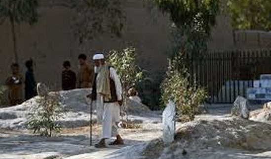 Dans un asile afghan, cure au poivre et cellules avec vue sur les tombes d'anciens patients Dans un asile afghan, cure au poivre et cellules avec vue sur les tombes d'anciens patients
