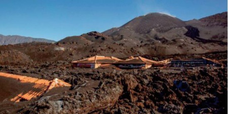 A La Palma, les habitants bataillent contre les cendres du volcan