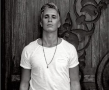 Sy Mehdi: Des styles différents au service de multiples sujets, tels que l'amour, l'exil et la liberté Sy Mehdi: Des styles différents au service de multiples sujets, tels que l'amour, l'exil et la liberté