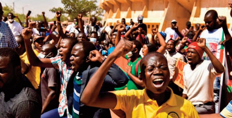 Au Burkina, la colère sociale a aussi précipité la chute de Kaboré