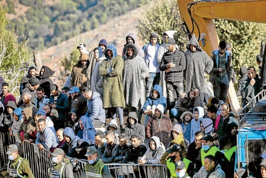 La mort dans l’âme, le Maroc ensevelit le corps du petit Rayan