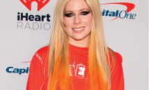 Avril Lavigne se sent toujours jeune après 20 ans de carrière
