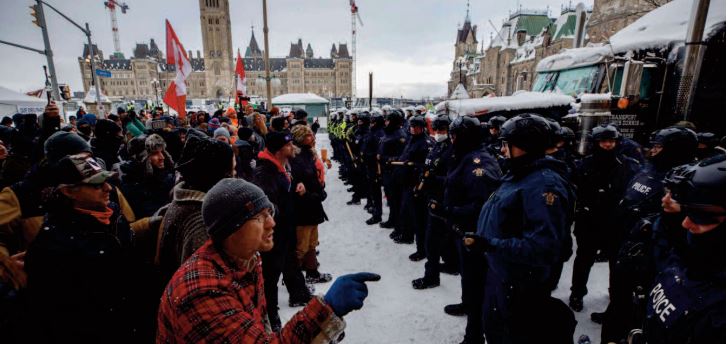 La tension monte à Ottawa entre la police et les derniers manifestants
