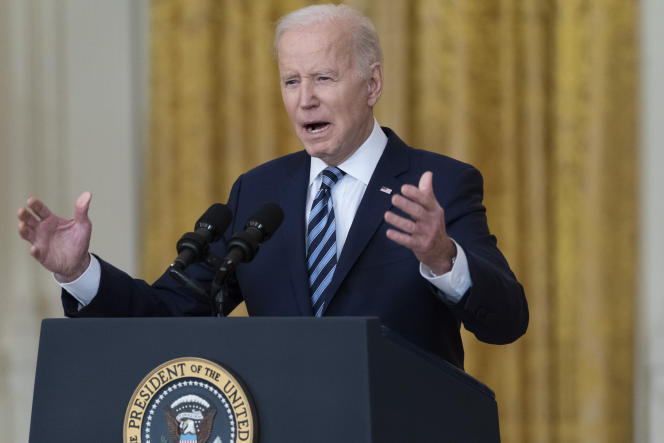 Biden s'attaque au “dictateur” Poutine qui intensifie son offensive en Ukraine
