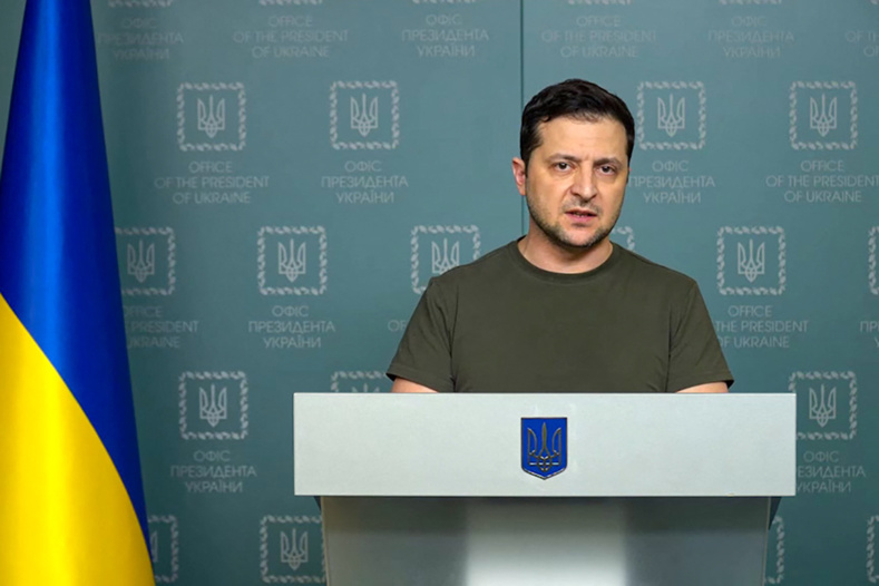 Volodymyr Zelensky: Face à l'invasion russe, le président ukrainien se mue en chef de la résistance Volodymyr Zelensky: Face à l'invasion russe, le président ukrainien se mue en chef de la résistance
