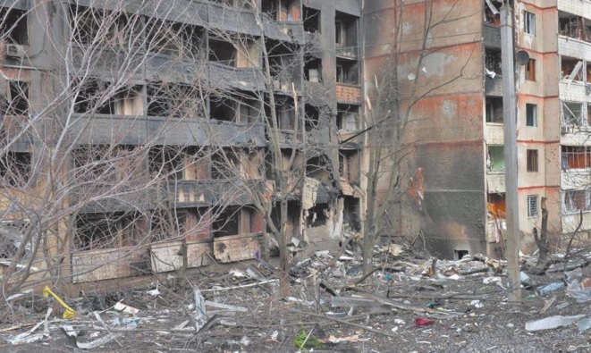 L'armée russe bombarde Kharkiv et resserre l'étau sur Kiev