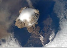 Une impressionnante éruption volcanique photographiée depuis l’espace Une impressionnante éruption volcanique photographiée depuis l’espace