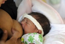 Abou Dabi oblige les mères à allaiter deux ans Abou Dabi oblige les mères à allaiter deux ans