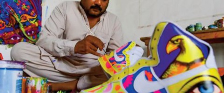Le "truck art" s'étale désormais sur les chaussures de sport Le "truck art" s'étale désormais sur les chaussures de sport