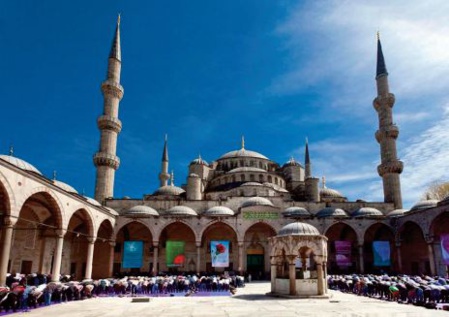 La Mosquée bleue. L’ une des attractions les plus populaires d’Istanbul La Mosquée bleue. L’ une des attractions les plus populaires d’Istanbul