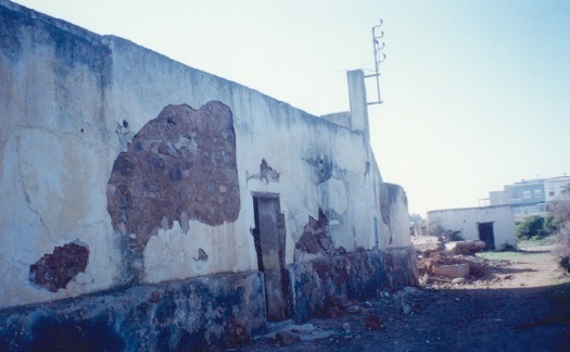 Les ruines de la bâtisse Oulderra et du petit msid situés près de l’ancien aérodrome d’El Jadida. Les ruines de la bâtisse Oulderra et du petit msid situés près de l’ancien aérodrome d’El Jadida.