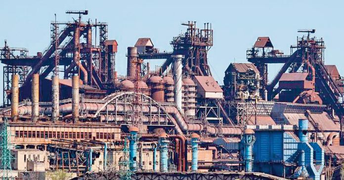 Première évacuation de civils de l'usine Azovstal à Marioupol Première évacuation de civils de l'usine Azovstal à Marioupol