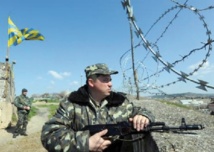 Les bases militaires ukrainiennes en Crimée cèdent sans combattre