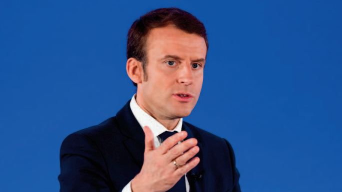 Emmanuel Macron poursuit son oeuvre de re-décomposition politique