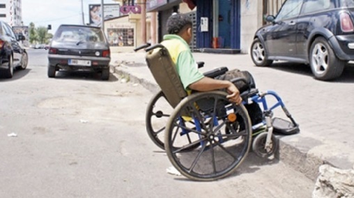 Les personnes handicapées, parent pauvre des politiques publiques Les personnes handicapées, parent pauvre des politiques publiques
