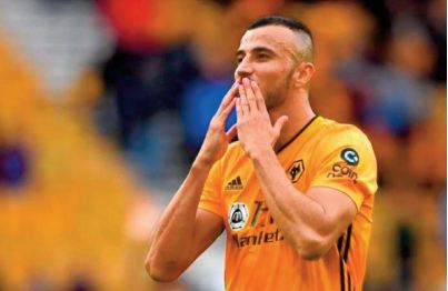 Wolverhampton rend un vibrant hommage à Romain Saiss Wolverhampton rend un vibrant hommage à Romain Saiss