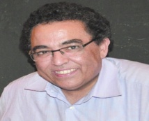 Salah Eddine El Manouzi , fils de feu Haj Ali El Manouzi : Pour le défunt, se battre pour la libération du pays ne peut être dissocié de la lutte pour la démocratie et le respect de la dignité humaine Salah Eddine El Manouzi , fils de feu Haj Ali El Manouzi : Pour le défunt, se battre pour la libération du pays ne peut être dissocié de la lutte pour la démocratie et le respect de la dignité humaine