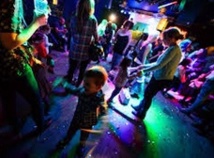 Emmener ses enfants en boîte: l’idée de Londoniens pour revivre leurs années clubbing Emmener ses enfants en boîte: l’idée de Londoniens pour revivre leurs années clubbing