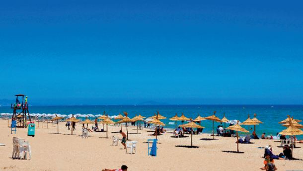 Plages de M'diq-Fnideq: Une destination prisée des touristes et estivants Plages de M'diq-Fnideq: Une destination prisée des touristes et estivants