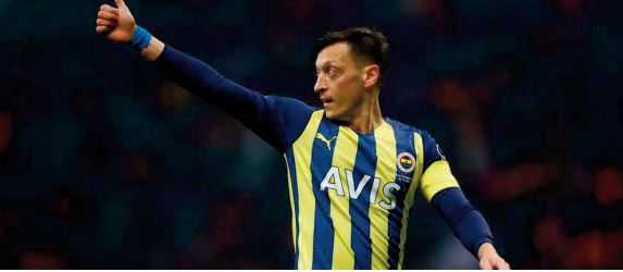 Mesut Özil rebondit à Basaksehir 