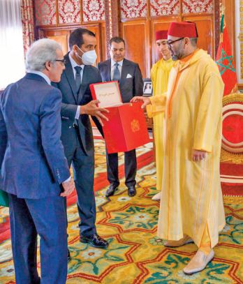 Présentation à S.M. le Roi du rapport annuel de la Banque Centrale parWali Bank Al-Maghrib Présentation à S.M. le Roi du rapport annuel de la Banque Centrale parWali Bank Al-Maghrib