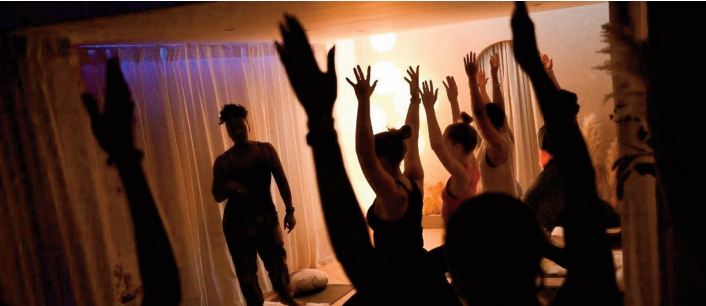 Stacie Graham et les “ guerrières ” d' un yoga plus ouvert Stacie Graham et les “ guerrières ” d' un yoga plus ouvert