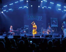 "Merci Line !". Le Festival de cinéma d'Angoulême acclame Line Renaud "Merci Line !". Le Festival de cinéma d'Angoulême acclame Line Renaud