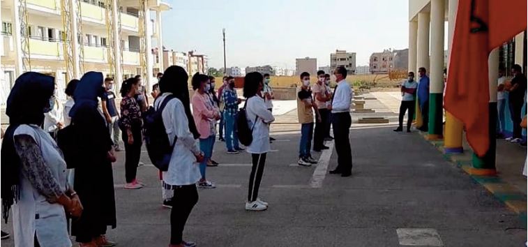 Les apprenants découvrent ou retrouvent les bancs de l’école Les apprenants découvrent ou retrouvent les bancs de l’école