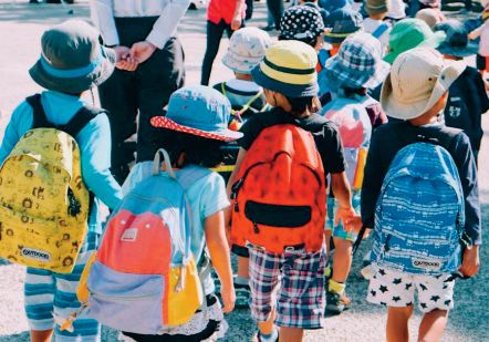 Les apprenants découvrent ou retrouvent les bancs de l’école Les apprenants découvrent ou retrouvent les bancs de l’école