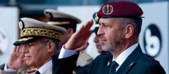 Le Général de Corps d'Armée, Inspecteur Général des FAR et Commandant la Zone Sud s'entretient avec le Chef d’Etat-Major Général des Forces de Défense Israéliennes